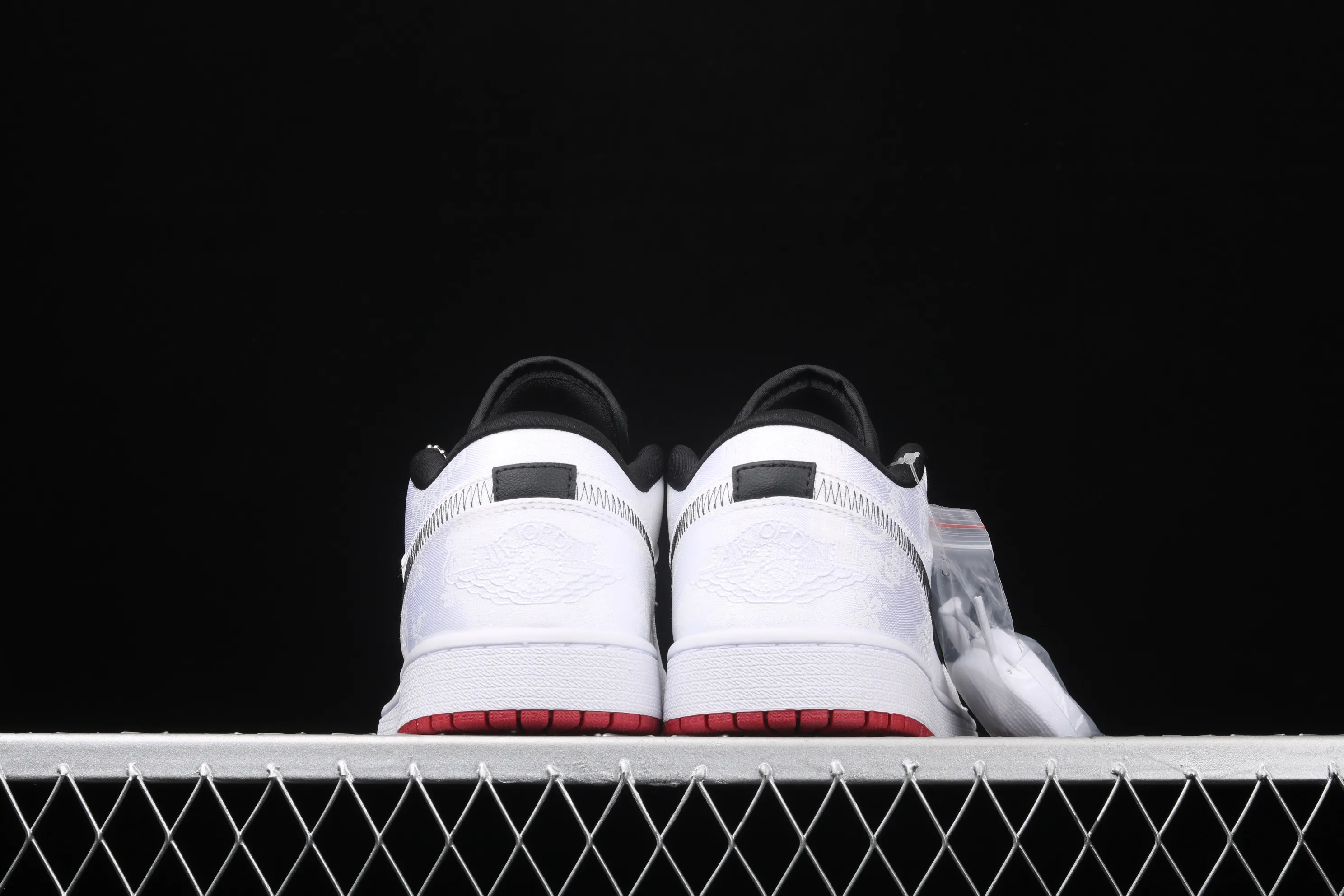 All categories Air Jordan Jordan series basketball shoes Air Jordan 1 Low CLOT x Air Jordan 1 Low "Fearless" AJ1 Joe 1 low-top white silk CU2804-100